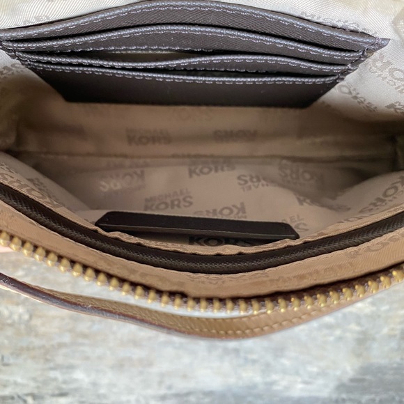 EUC - Michael Kors Large Jet Set Wristlet - Picture 5 of 6